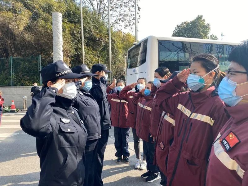 (èç°å¸ä¸å»å»é¢æ¤ç人åä¸åä¼´åæ¹åä¸çº¿äººåè´æ¬åå«)